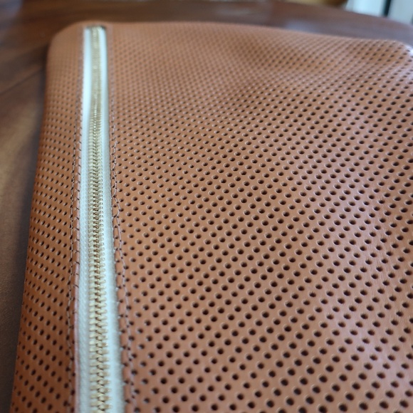 Clare V. Grand Fanny in Cuoio Perf - Picture 6 of 16